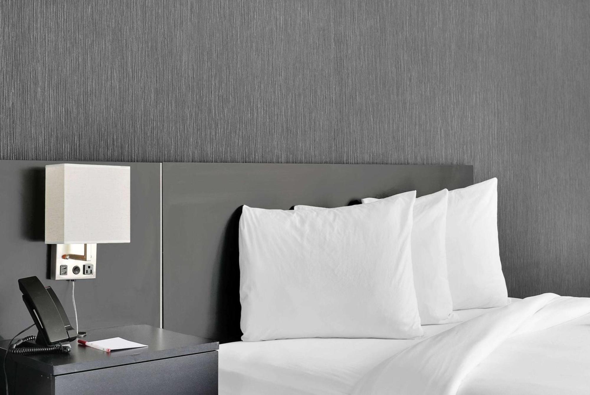 Ramada By Wyndham I-95 By Butler Blvd Hotel